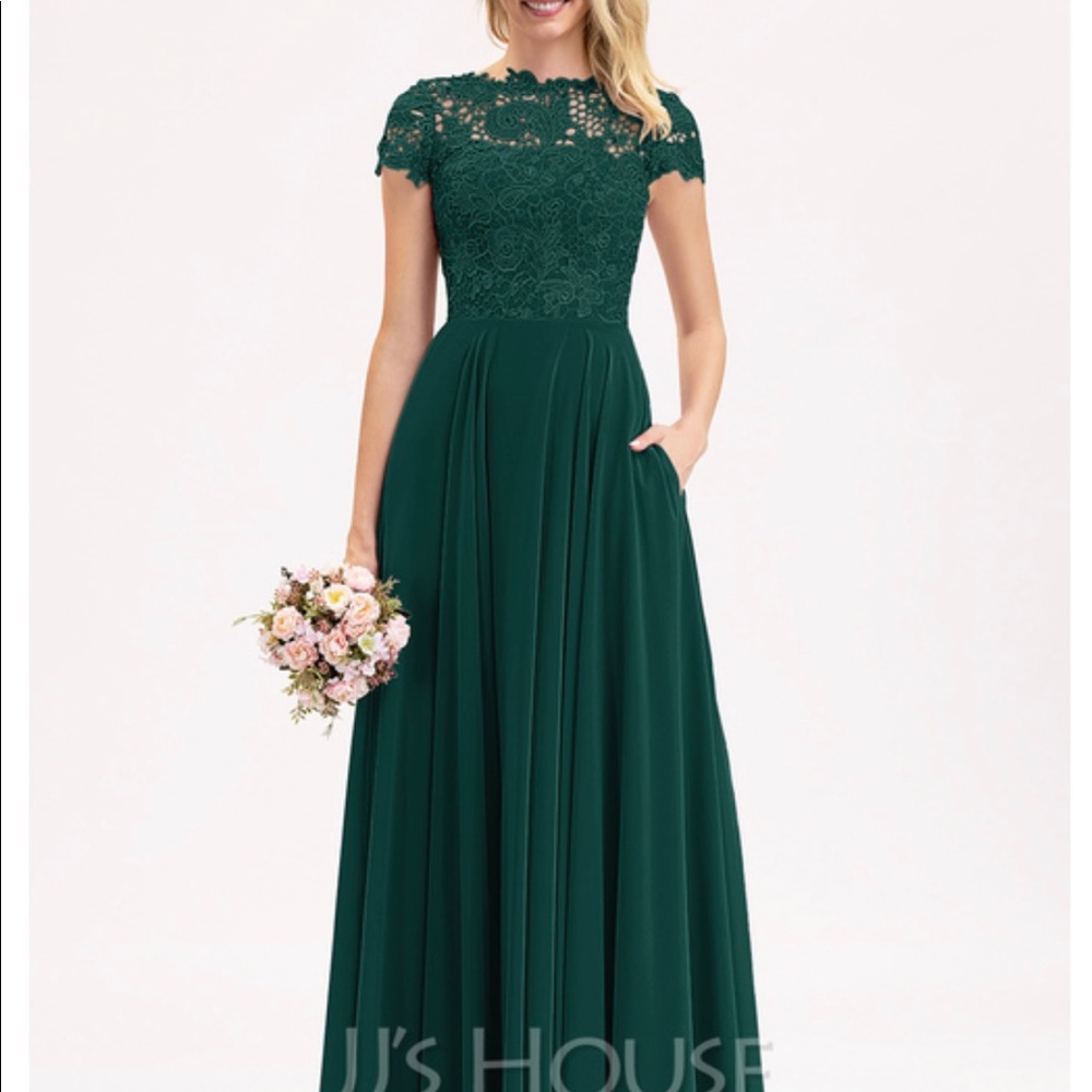 Beautiful dark green bridesmaid or wedding guest dress! Perfect for fall wedding